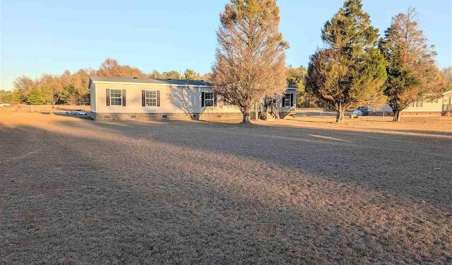 2914 N Hwy 38, Bennettsville, SC 29512 - 5 Beds, 3 Bath
