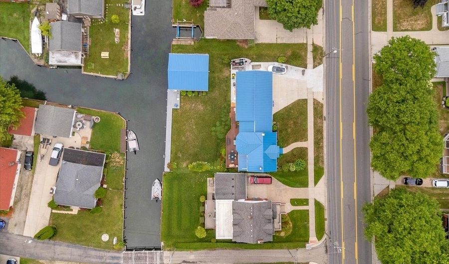 1748 Saint Clair River Dr, Algonac, MI 48001 - 4 Beds, 3 Bath