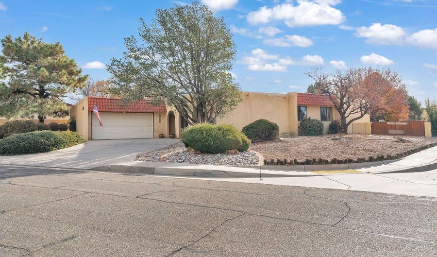 7910 Academy Trl NE, Albuquerque, NM 87109 - 4 Beds, 3 Bath