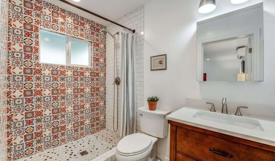 1306 W 48th St, Los Angeles, CA 90037 - 3 Beds, 2 Bath