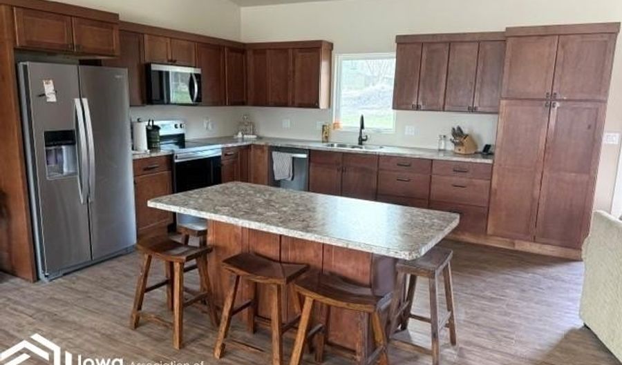 113 S Oaks Dr, Algona, IA 50511 - 3 Beds, 2 Bath