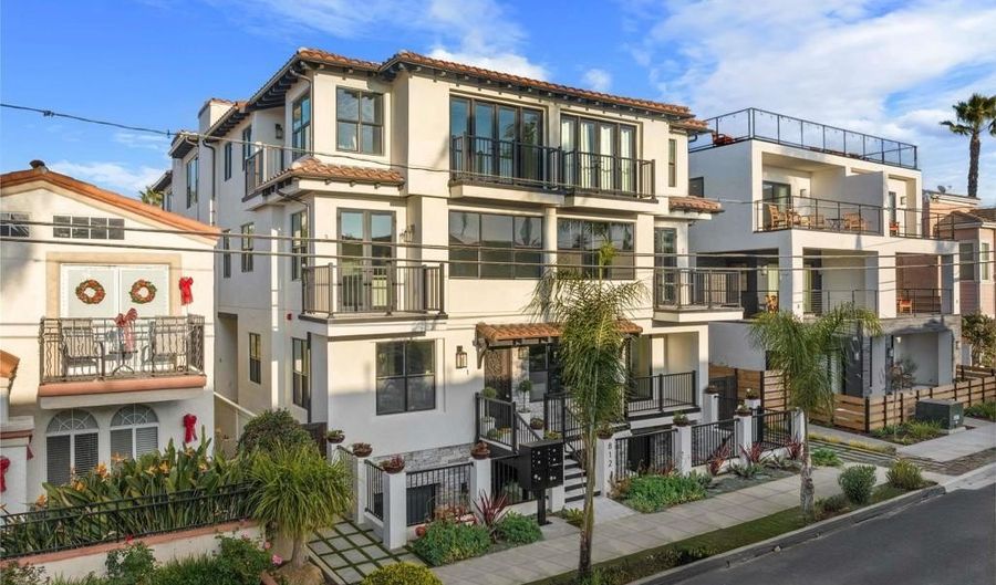 812 N Cleveland St 3, Oceanside, CA 92054 - 3 Beds, 5 Bath