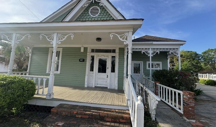 987 W Howard Ave, Biloxi, MS 39530 - 4 Beds, 2 Bath