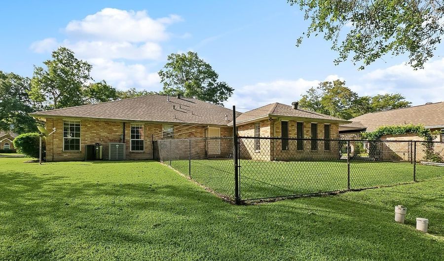 168 Sarah Victoria Dr, Belle Chasse, LA 70037 - 3 Beds, 2 Bath