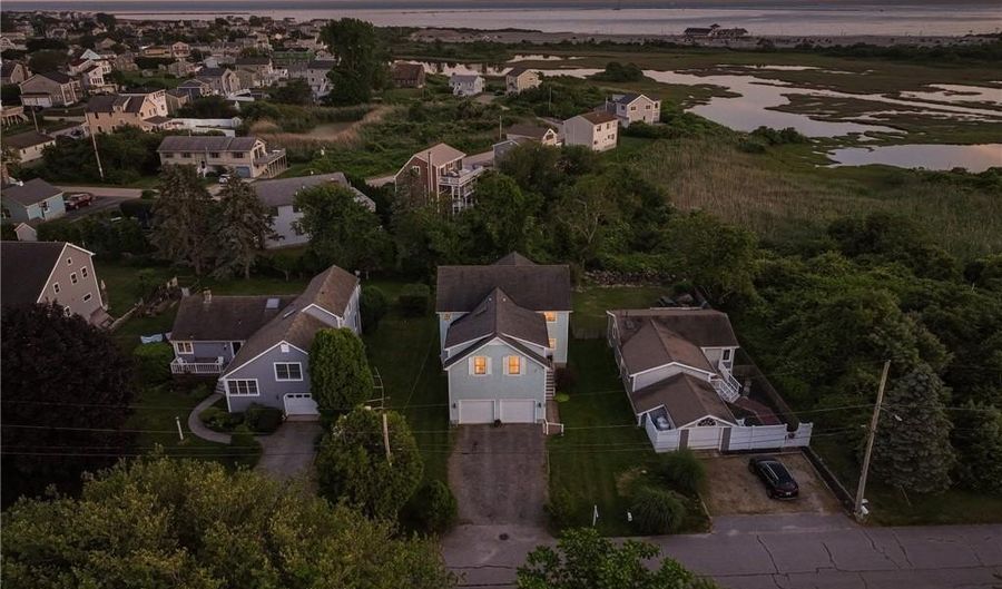 110 HOUSTON Ave, Narragansett, RI 02882 - 3 Beds, 3 Bath