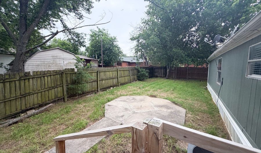 402 E College Ave, Alvarado, TX 76009 - 3 Beds, 2 Bath