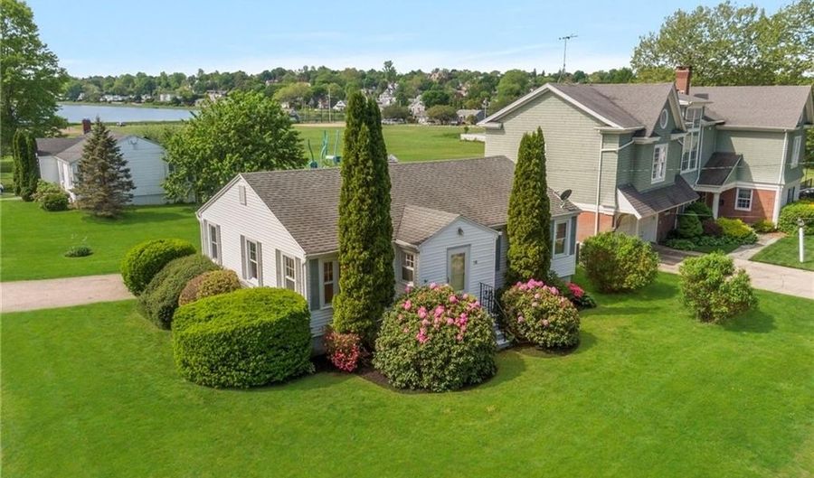 175 Kay St, Newport, RI 02840 - 3 Beds, 1 Bath