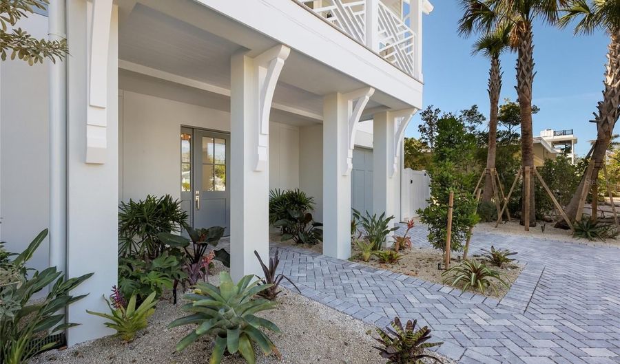 215 SYCAMORE Ave, Anna Maria, FL 34216 - 4 Beds, 5 Bath