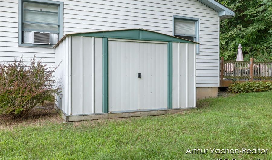 9089 Fulton St E, Ada, MI 49301 - 3 Beds, 2 Bath