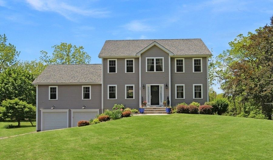 585 Chestnut St, Ashland, MA 01721 - 3 Beds, 4 Bath