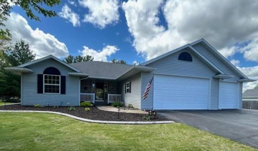 3167 LAKEVIEW Dr, Suamico, WI 54173 - 3 Beds, 3 Bath