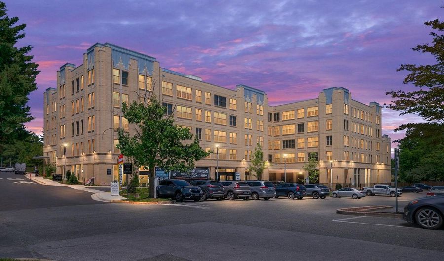 10339 OLD GEORGETOWN Rd 210, Bethesda, MD 20814 - 2 Beds, 3 Bath