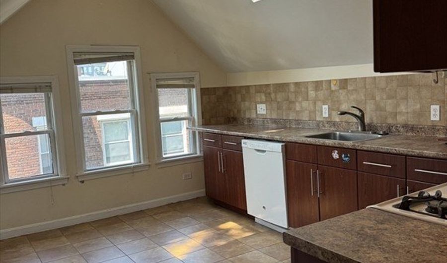 33 Boulevard Ter 2, Boston, MA 02135 - 2 Beds, 1 Bath