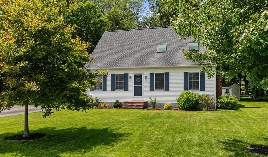 17 Basswood Dr, Bristol, RI 02809 - 3 Beds, 2 Bath