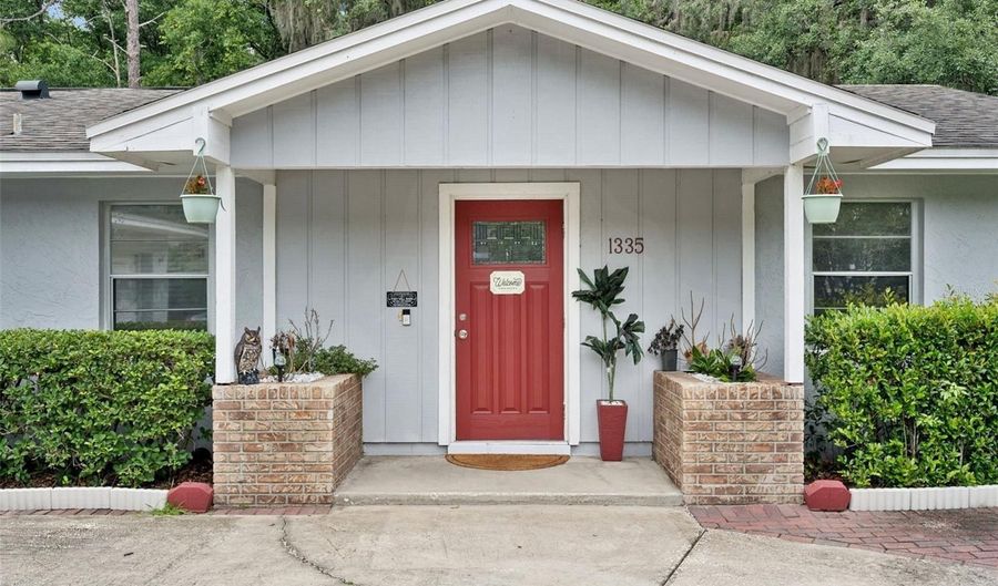 1335 YVONNE St, Apopka, FL 32712 - 4 Beds, 2 Bath