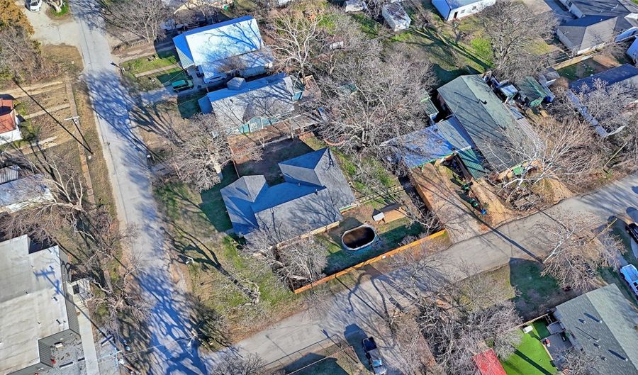 517 W Lamar St, Alvord, TX 76225 - 4 Beds, 2 Bath