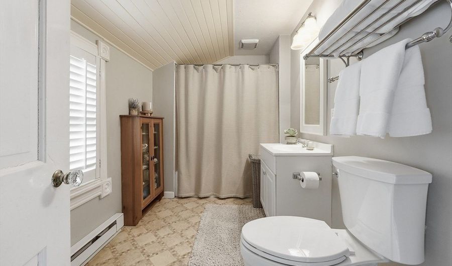 26 Westbrook Rd, Worcester, MA 01602 - 2 Beds, 2 Bath