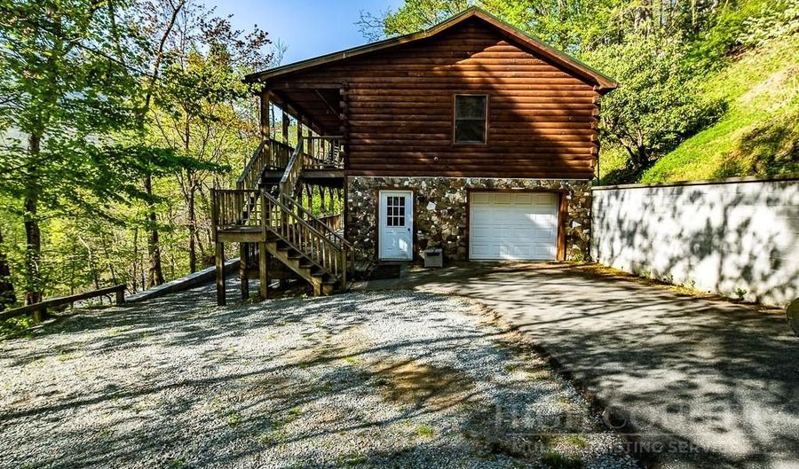239 Dutch Treat Rd, Banner Elk, NC 28604 - 2 Beds, 2 Bath