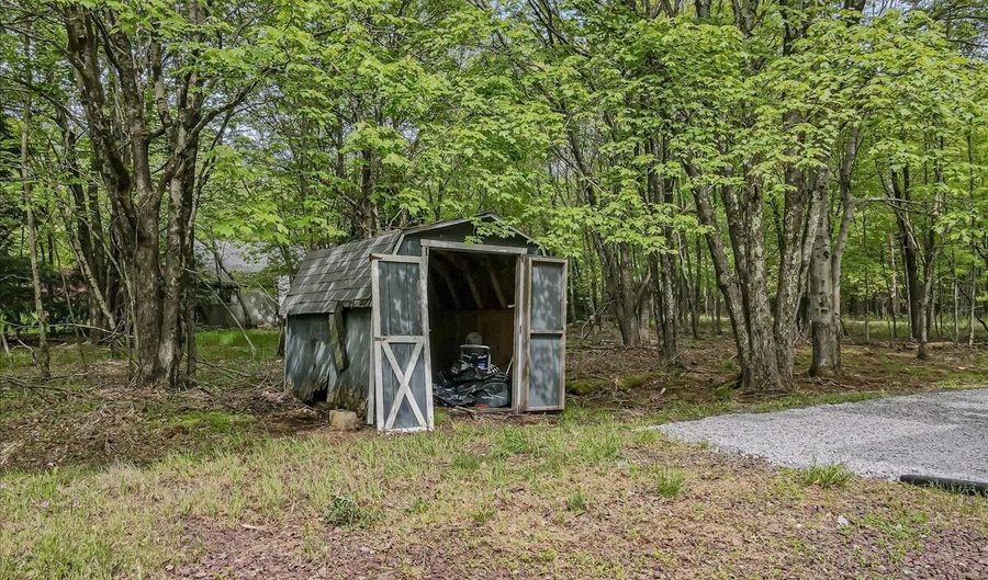 88 Cochise Trl, Albrightsville, PA 18210 - 2 Beds, 2 Bath