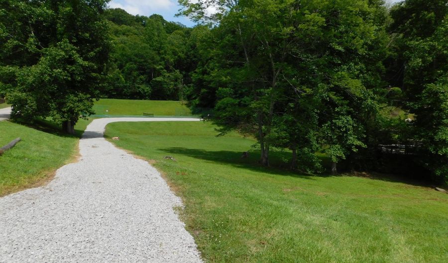 1301 Coldiron Hts, Baxter, KY 40806 - 4 Beds, 4 Bath