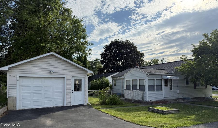 400 Magazine St, Albany, NY 12203 - 3 Beds, 1 Bath