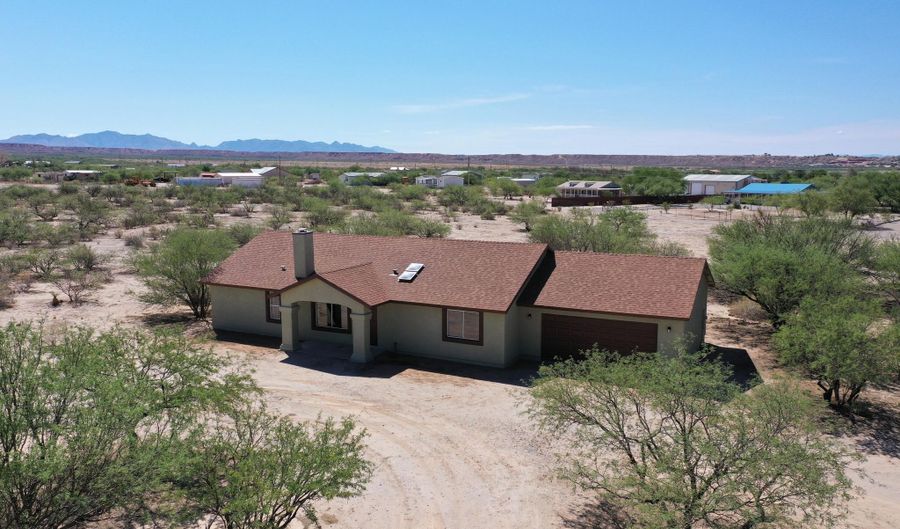1211 E Desert Sky Ln, Benson, AZ 85602 - 3 Beds, 2 Bath