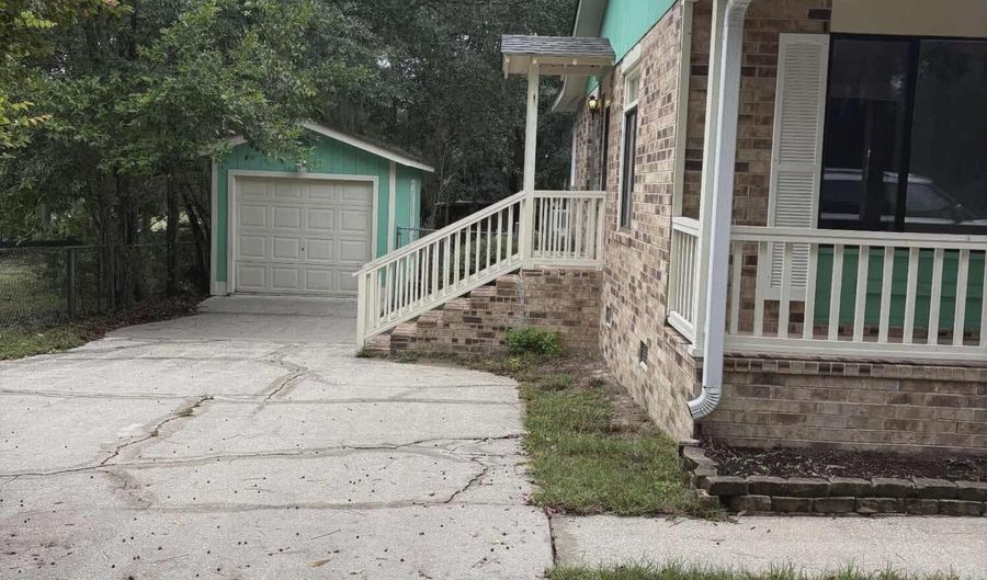 1508 Sycamore St, Beaufort, SC 29902 - 3 Beds, 2 Bath