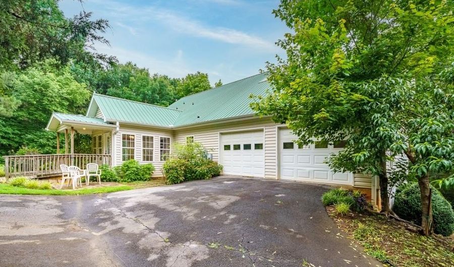 176 Big Oak Tree Rd NW, Adairsville, GA 30103 - 3 Beds, 3 Bath