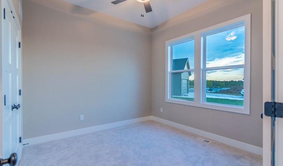16729 Pinehurst Dr, Basehor, KS 66007 - 3 Beds, 2 Bath