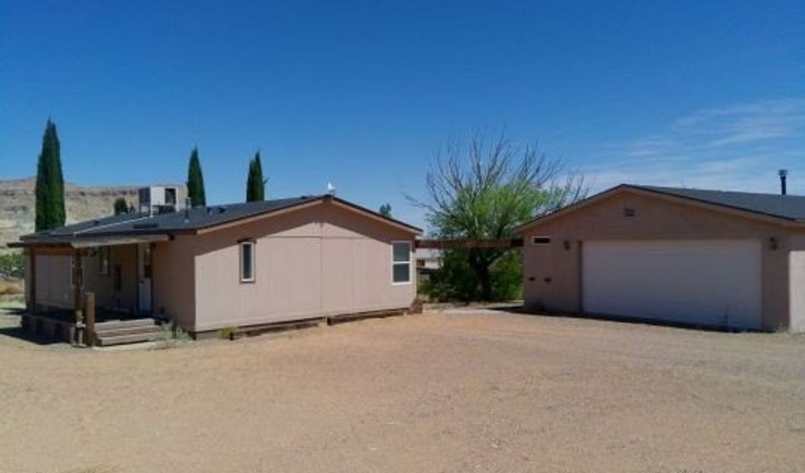 1265 S Patrick Henry Ct, Big Water, UT 84741 - 3 Beds, 3 Bath