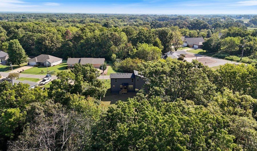 5 Hebrides Ln, Bella Vista, AR 72715 - 2 Beds, 3 Bath
