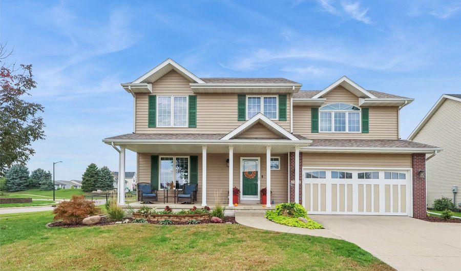 2012 Country Cove Ln, Altoona, IA 50009 - 4 Beds, 4 Bath