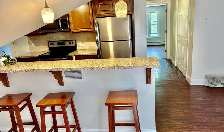 37-39 Hillside Ave, Branford, CT 06405 - 2 Beds, 1 Bath