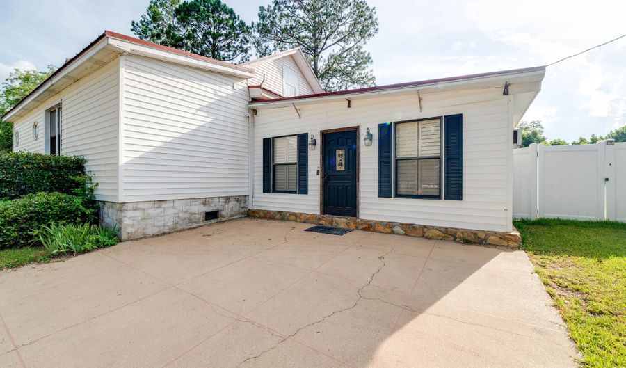 73 Maxwell St SE, Arlington, GA 39813 - 4 Beds, 3 Bath