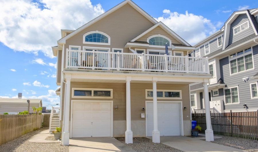 212 25th St, Avalon, NJ 08202 - 5 Beds, 3 Bath
