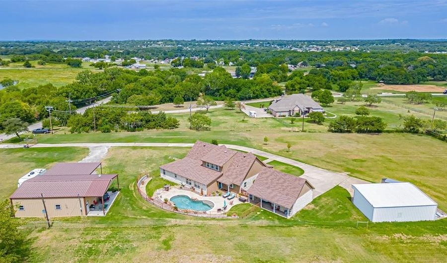 4515 E Renfro St, Alvarado, TX 76009 - 4 Beds, 3 Bath