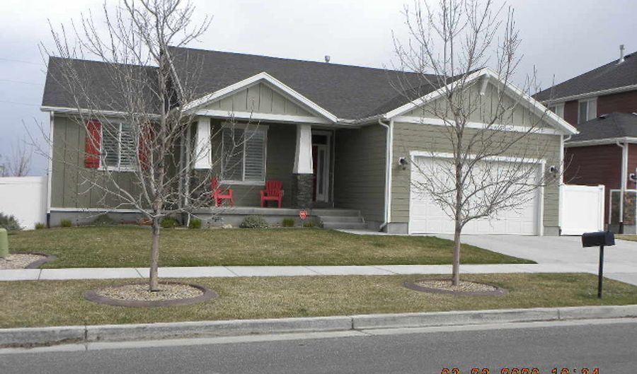 808 W STAR SPANGLED Dr S, Bluffdale, UT 84065 - 3 Beds, 2 Bath