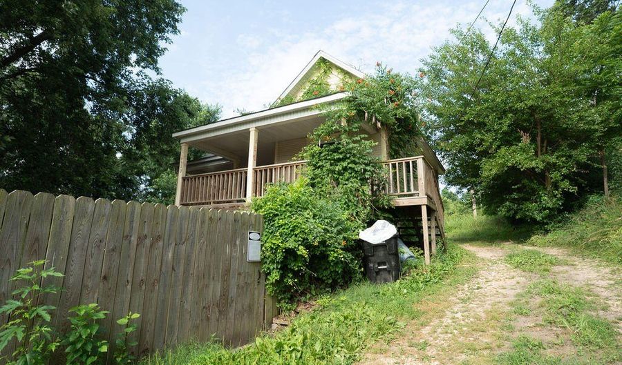 517 W 3rd St, Anderson, MO 64831 - 3 Beds, 1 Bath