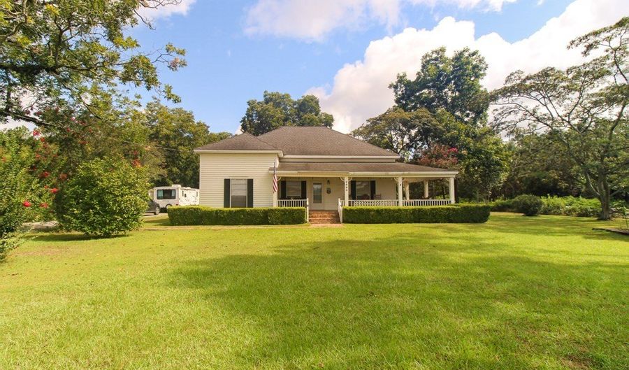 2590 McConnell Bridge Rd, Adel, GA 31620 - 3 Beds, 2 Bath
