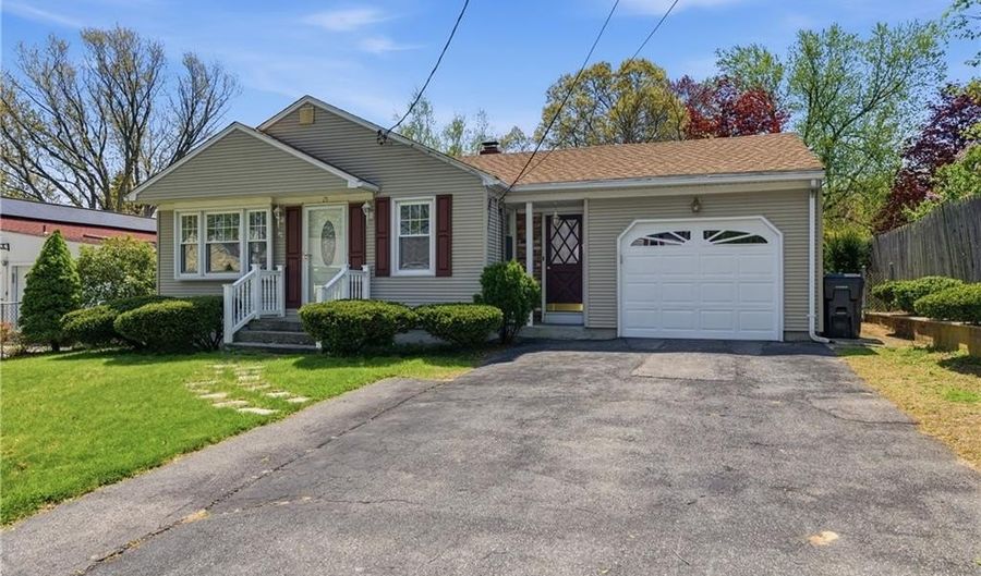 21 Citizen St, Cumberland, RI 02864 - 3 Beds, 1 Bath
