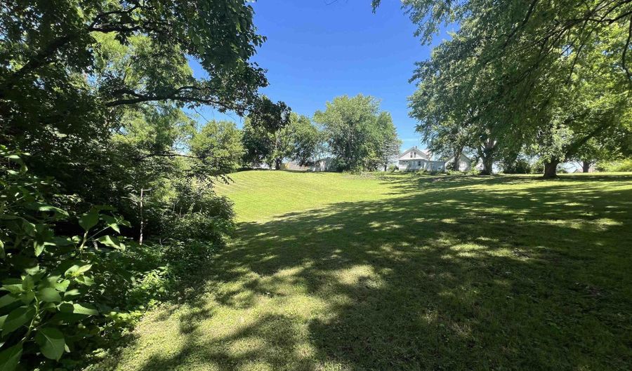 502 W Main St, Agency, IA 52530 - 5 Beds, 1 Bath