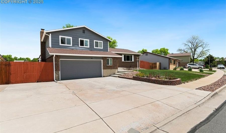 7350 Devinney Ct, Arvada, CO 80005 - 3 Beds, 3 Bath