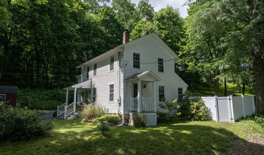 150 Chestnut St, Branford, CT 06405 - 3 Beds, 2 Bath
