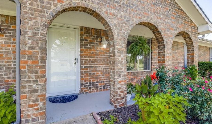 903 W Houston St, Anna, TX 75409 - 3 Beds, 2 Bath