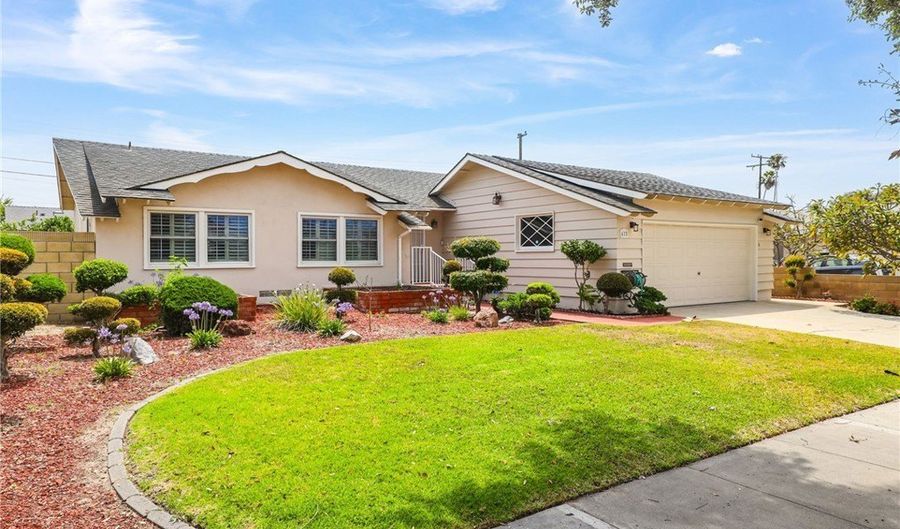 428 S Camellia St, Anaheim, CA 92804 - 3 Beds, 2 Bath