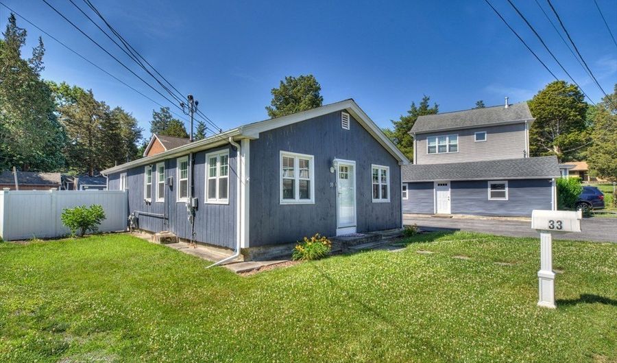 33 Spruce Ln, Bristol, RI 02809 - 2 Beds, 1 Bath