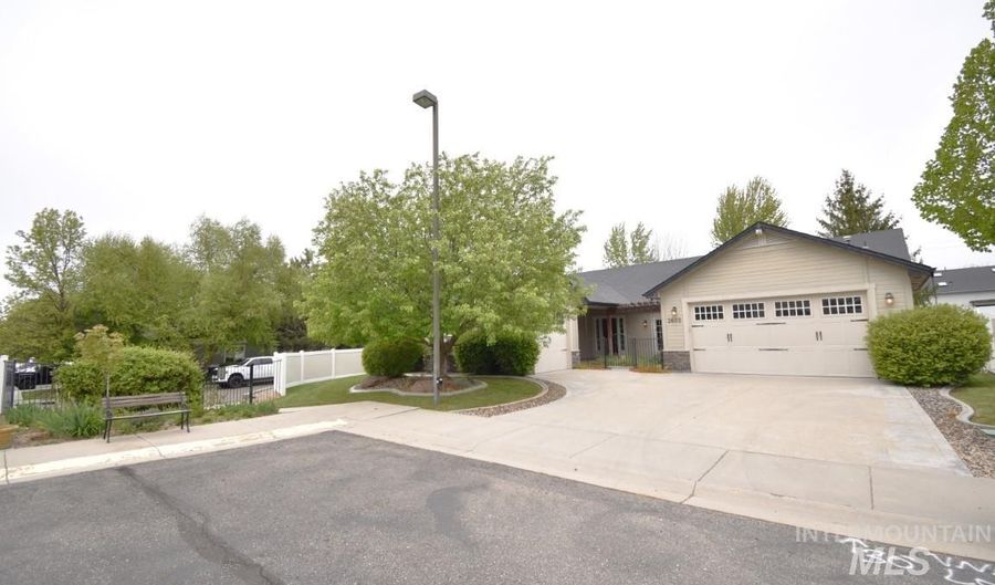 2602 Piccadilly, Eagle, ID 83616 - 3 Beds, 2 Bath
