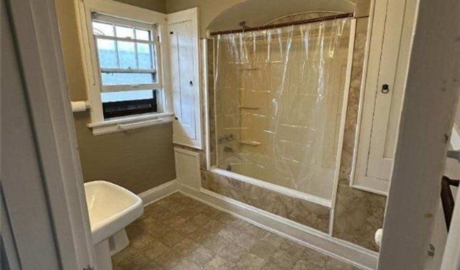 1404 Eastwood Ave, Akron, OH 44305 - 4 Beds, 2 Bath