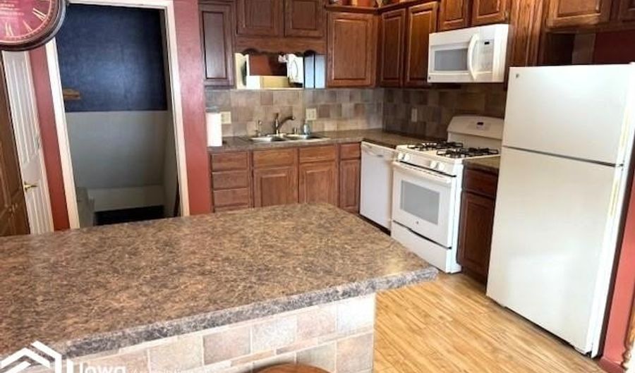 2109 E Spruce St, Algona, IA 50511 - 3 Beds, 2 Bath