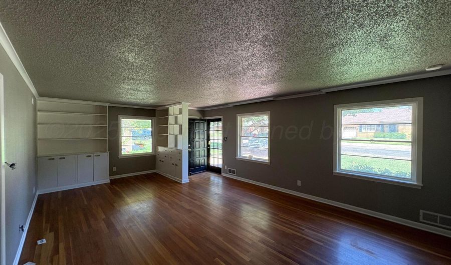 2106 PARKER St, Amarillo, TX 79109 - 3 Beds, 3 Bath